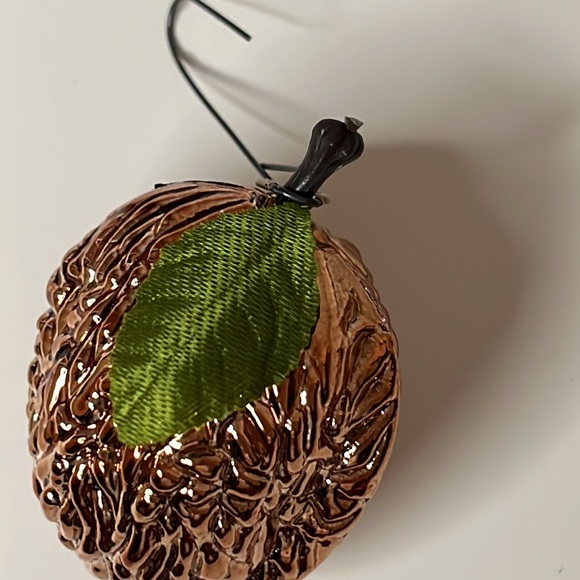 🎄Gold / Brass Walnut Shaped Ornament 🎄 - Picture 8 of 8